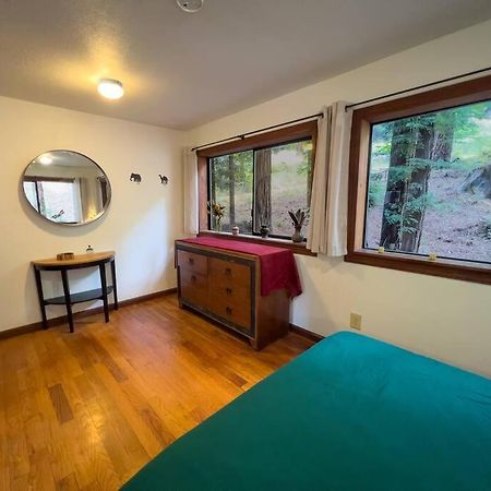 Little House In The Redwoods With A Hot Tub! Apartman Garberville Kültér fotó