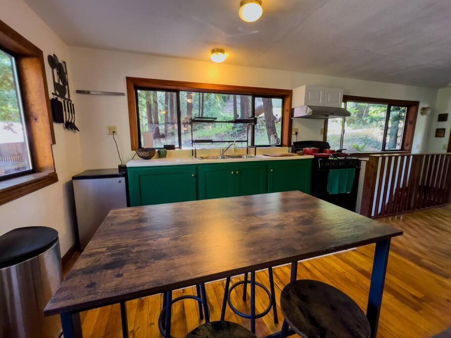 Little House In The Redwoods With A Hot Tub! Apartman Garberville Kültér fotó