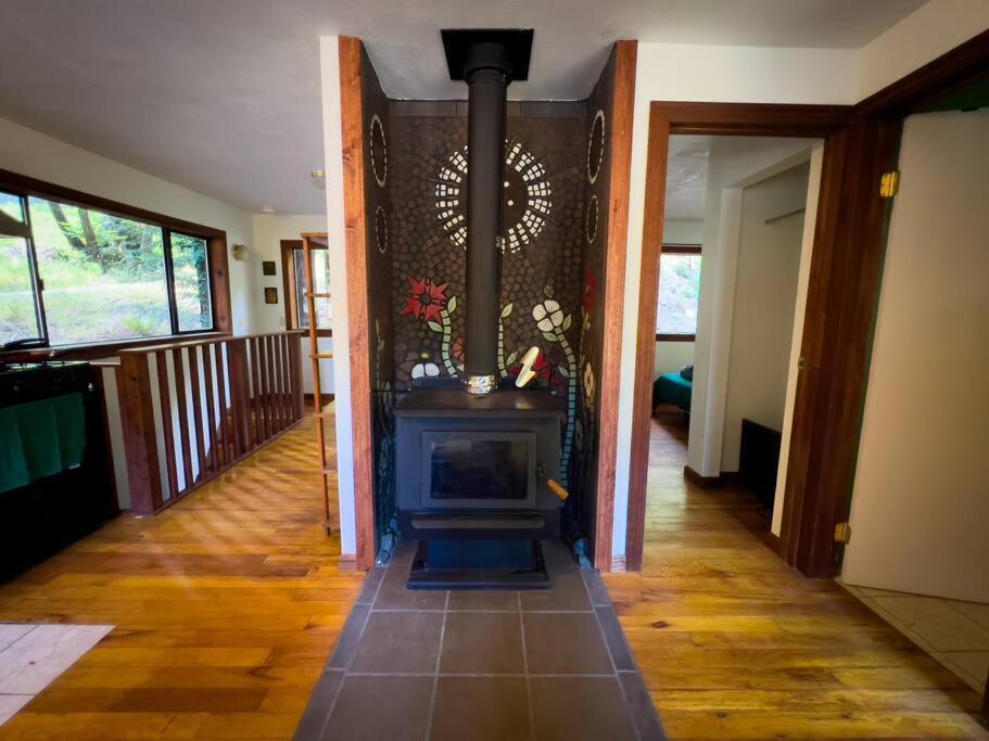Little House In The Redwoods With A Hot Tub! Apartman Garberville Kültér fotó